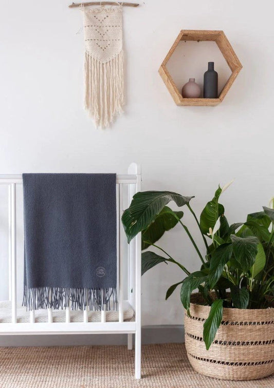 Babydekentje Donker Grijs - 75x110 - Lamswol - TBCo Scotland by MoodCompanyNL