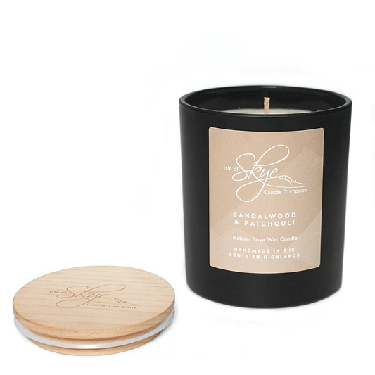 Geurkaars Sandelhout (Sandalwood and Patchouli) Large - 45 uur - Sojawas - Isle of Skye Candle by MoodCompanyNL