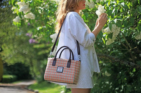 Handtas Brora Gingham Oranje (Coral) - Ritssluiting - Draagband - Harris Tweed - Glen Appin of Scotland by MoodCompanyNL