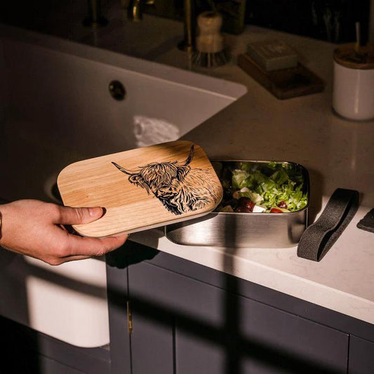 Lunchbox RVS met Eikenhouten Deksel – Schotse Hooglander by Mood Company