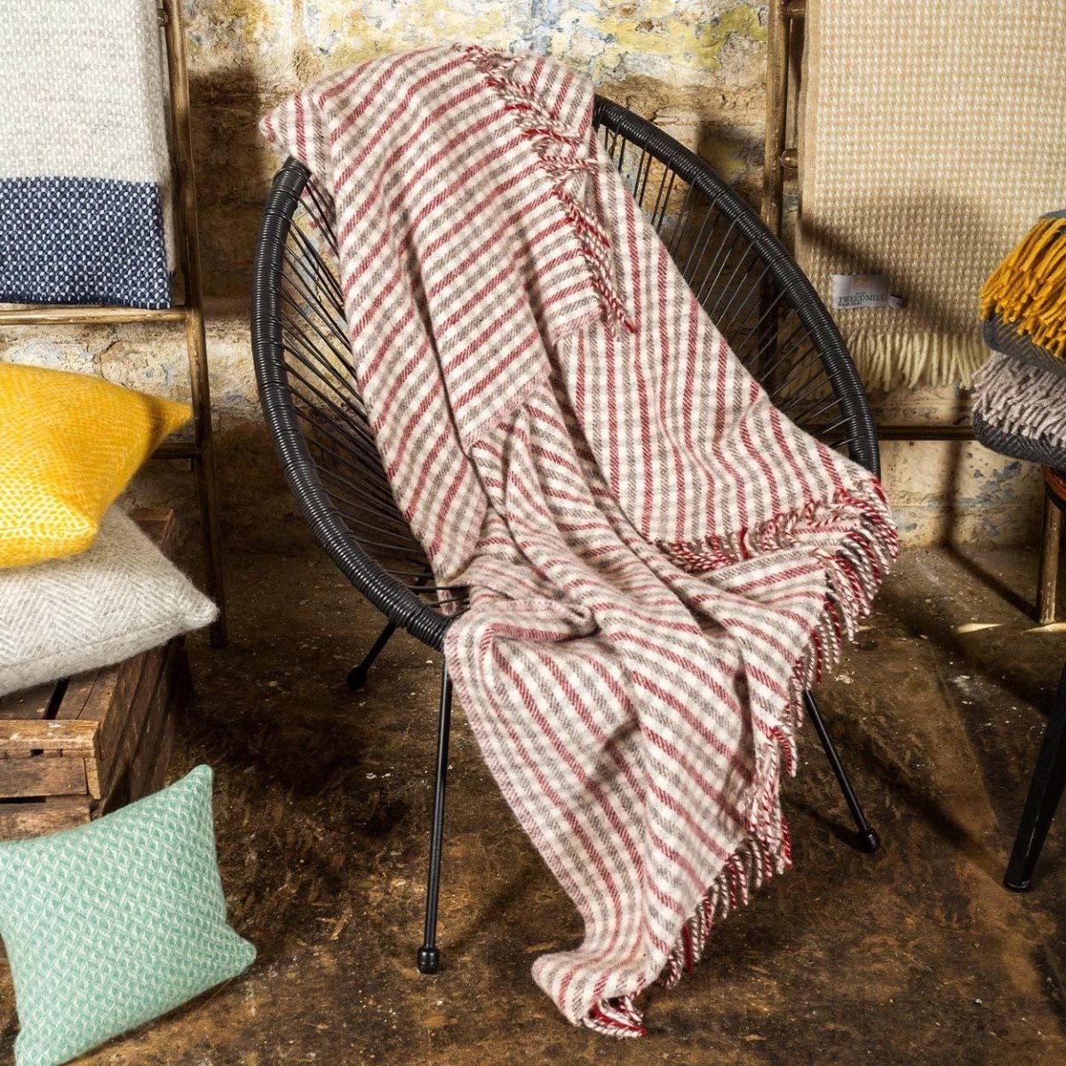 Plaid Lifestyle Rood (Strawberry) - 150x183 - Nieuw Wol - Tweedmill UK by MoodCompanyNL