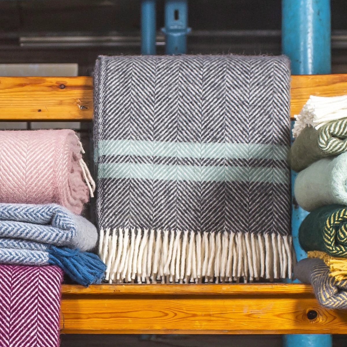 Plaid Visgraat 2 streep Grijs en Lichtblauw - 150x183 - Nieuw Wol - Tweedmill UK by MoodCompanyNL