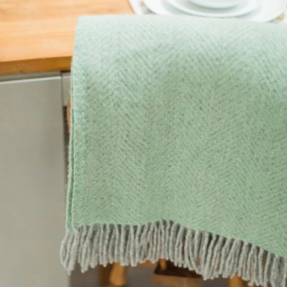 Plaid Visgraat Grijs en Lichtgroen (Grey and Laurel) - 150x183 - Nieuw Wol - Tweedmill UK by MoodCompanyNL