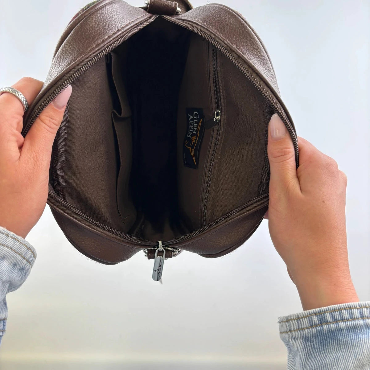 Reistas Tay Grijs Zwart - Compact - 27x23x9 - Harris Tweed - Glen Appin of Scotland by MoodCompanyNL