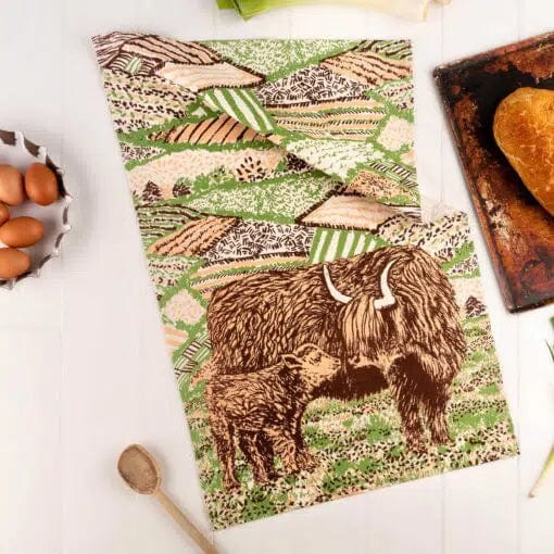 MoodCompanyNL - Theedoek Highland Cow Love - Cherith Harrison UK - 5060453324141