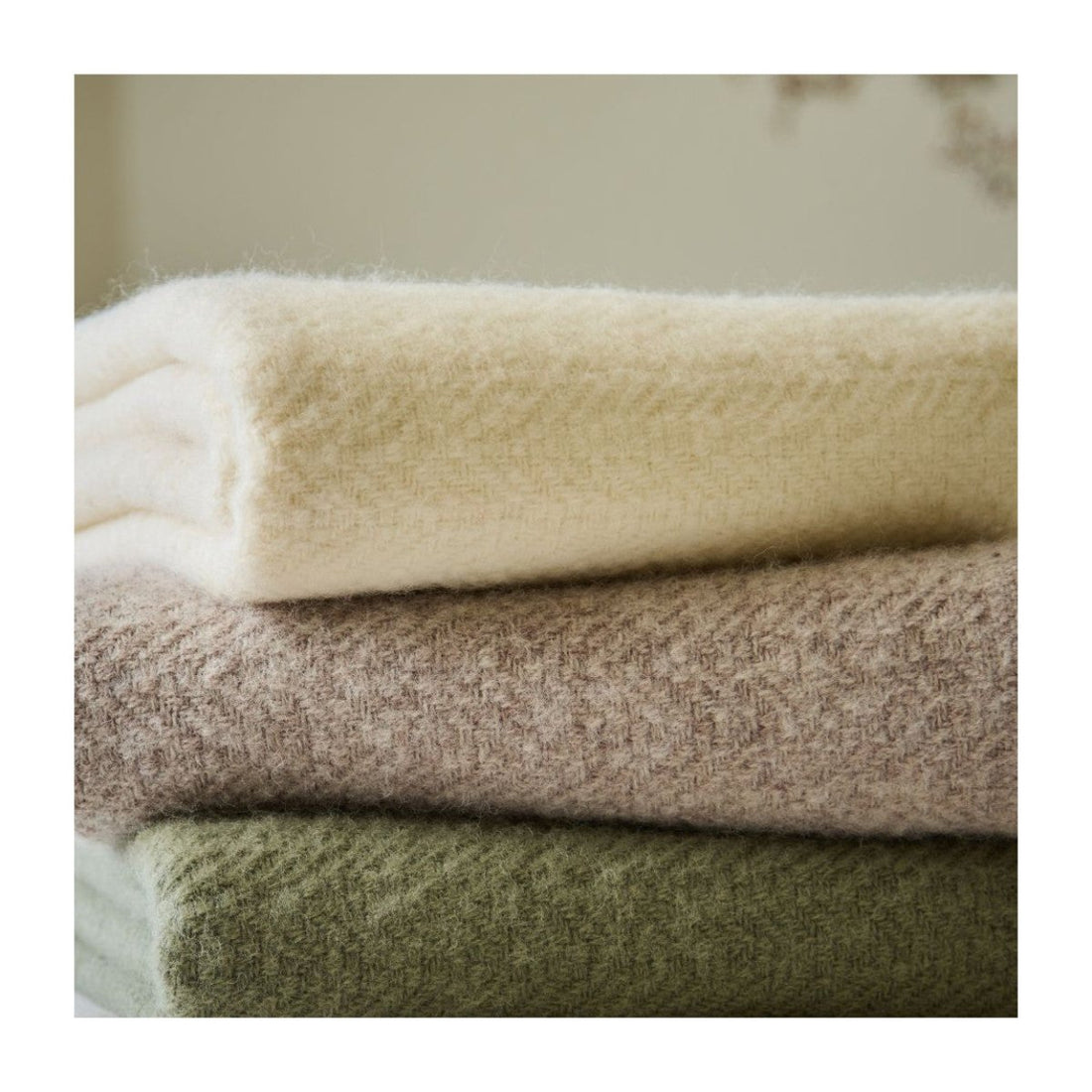 Wollen plaid onderhouden: zo blijft jouw plaid jarenlang mooi - Mood Company