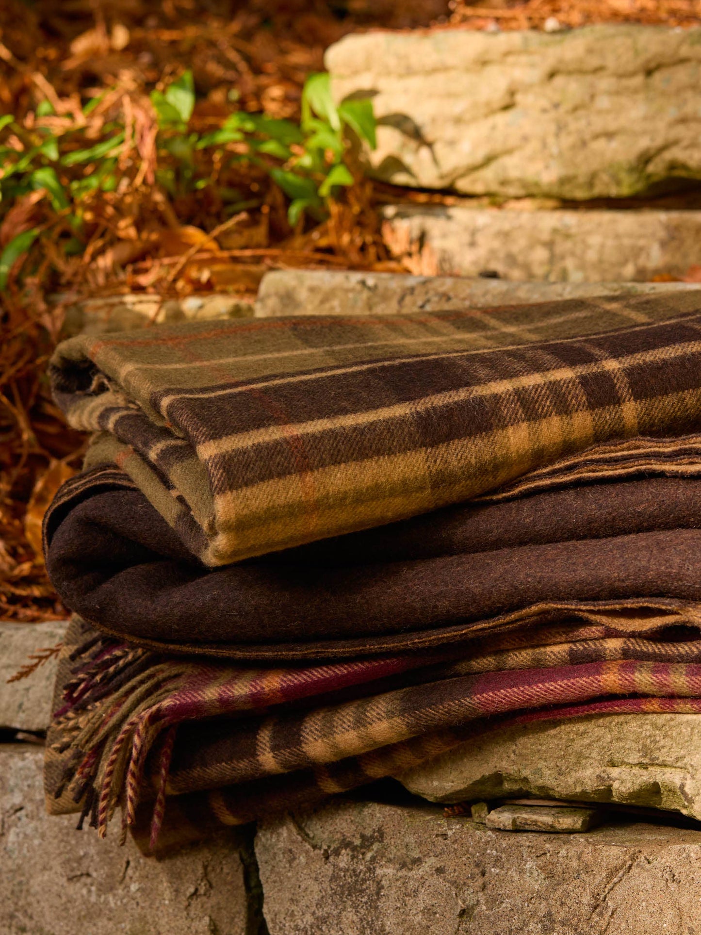 Plaid Estate Oliv/Bordeaux - Country Side Collection - Merino-Lammwolle - 140x185 - Bronte by Moon Scotland