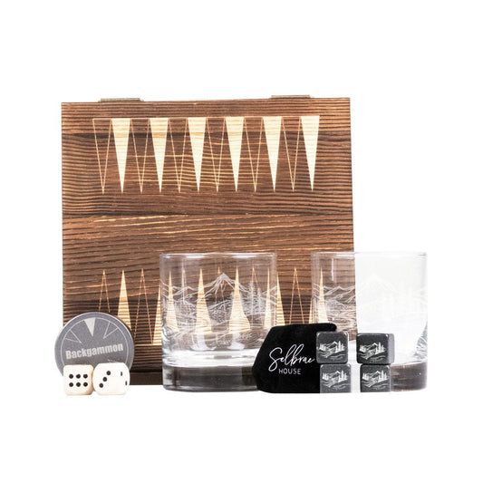 Mood Company - Geschenkset Backgammon met 2 Whiskyglazen en Whiskystenen Landschap - Selbrae House Scotland - 5061097548337