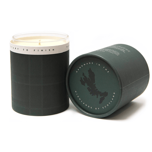 MoodCompanyNL - Geurkaars Dennengeur (Scots Pine) Groot - 45 uur - Sojawas - Isle of Skye Candle - 6151210453422