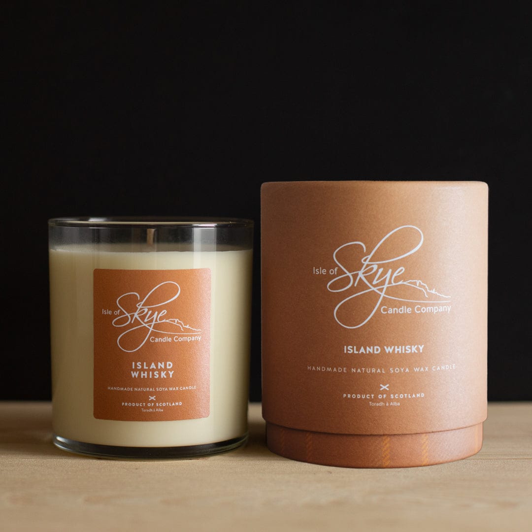 MoodCompanyNL - Geurkaars Island Whisky Large - 45 uur - Sojawas - Isle of Skye Candle - 5060346382661
