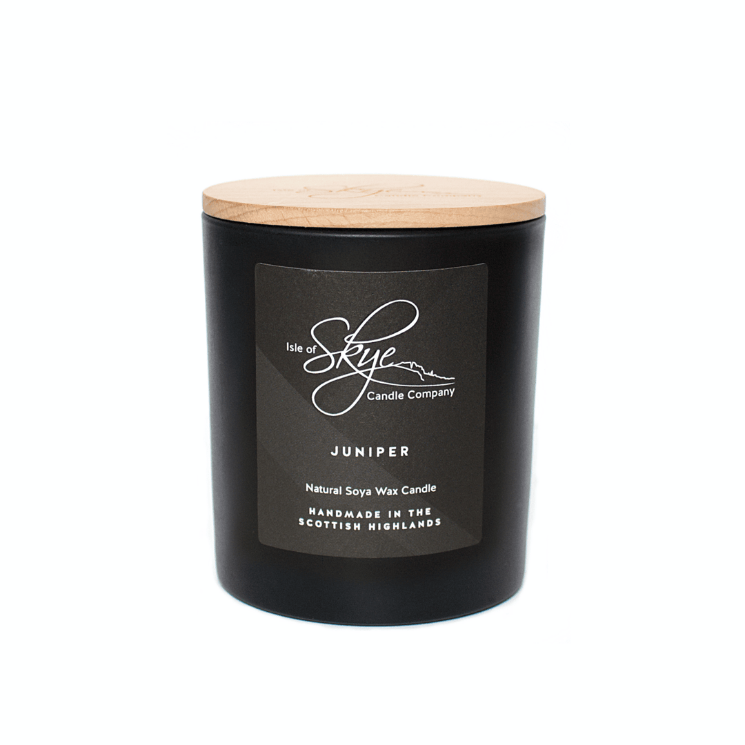 MoodCompanyNL - Geurkaars Jeneverbes (Juniper) Large - 45 uur - Sojawas - Isle of Skye Candle - 5060346380117