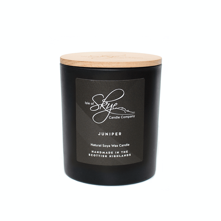 MoodCompanyNL - Geurkaars Jeneverbes (Juniper) Large - 45 uur - Sojawas - Isle of Skye Candle - 5060346380117