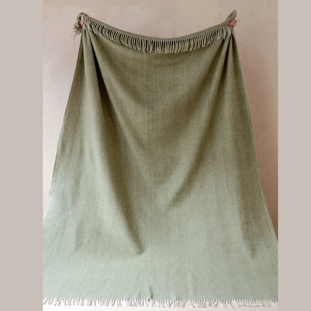 Mood_Company Sprei Visgraat Groen (Olive) - 175x250 - Gerecycled Wol - TBCo Scotland