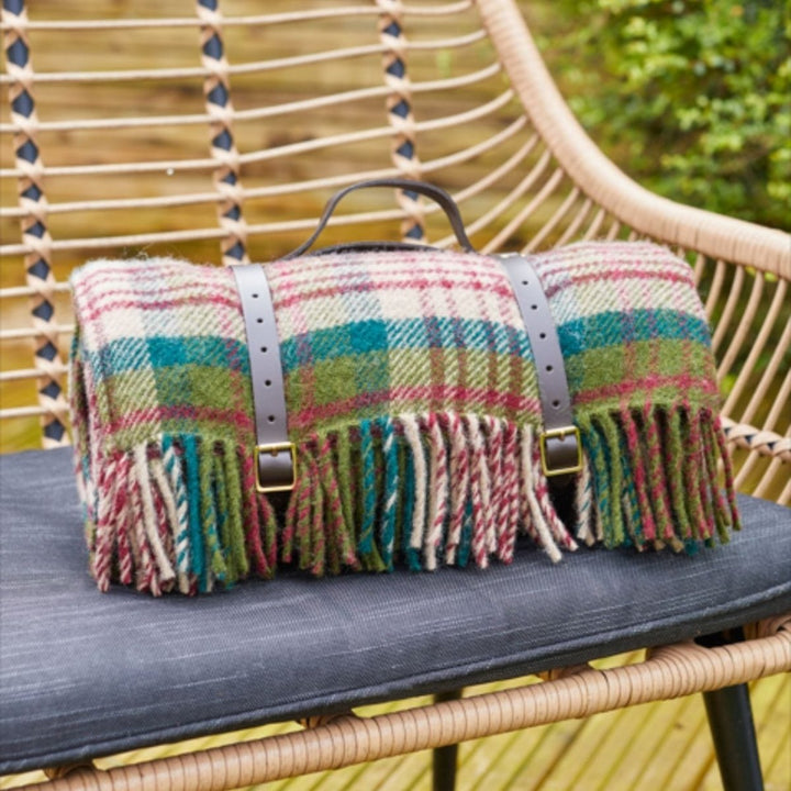 MoodCompanyNL - Picknickkleed Polo Tartan Distel - Wol - Leren Draagset - Waterdicht - 145x183cm - Tweedmill - 5060958304310