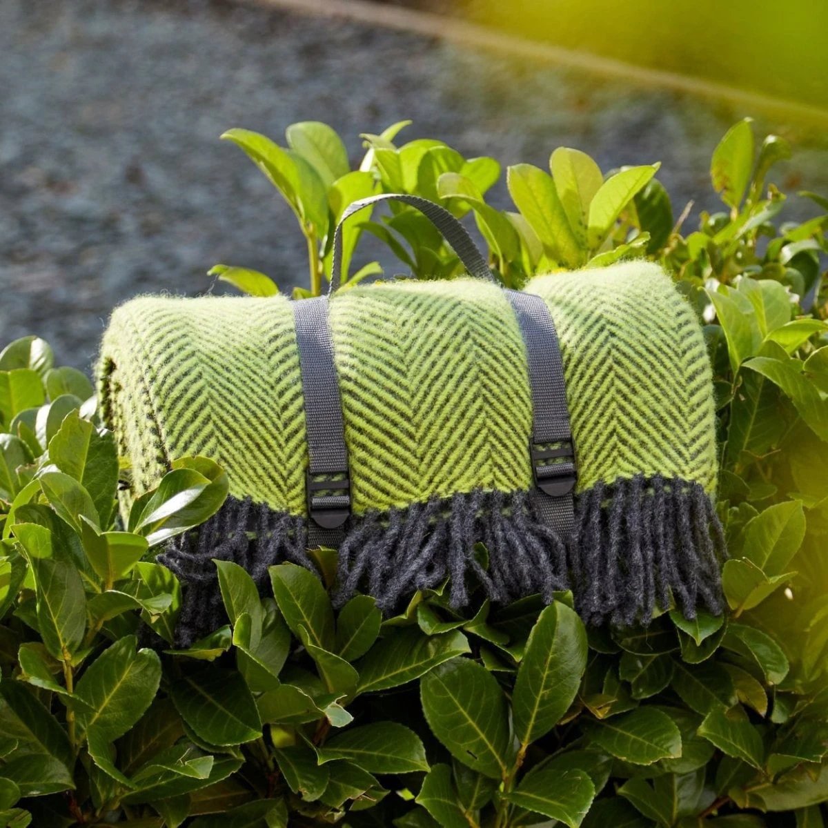 Picknickkleed Polo Visgraat Heldergroen met Donkergrijs - Wol - Waterdicht - 145x183cm - Tweedmill by MoodCompanyNL