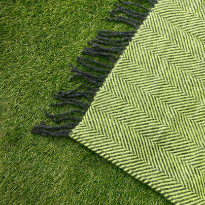 Picknickkleed Polo Visgraat Heldergroen met Donkergrijs - Wol - Waterdicht - 145x183cm - Tweedmill by MoodCompanyNL