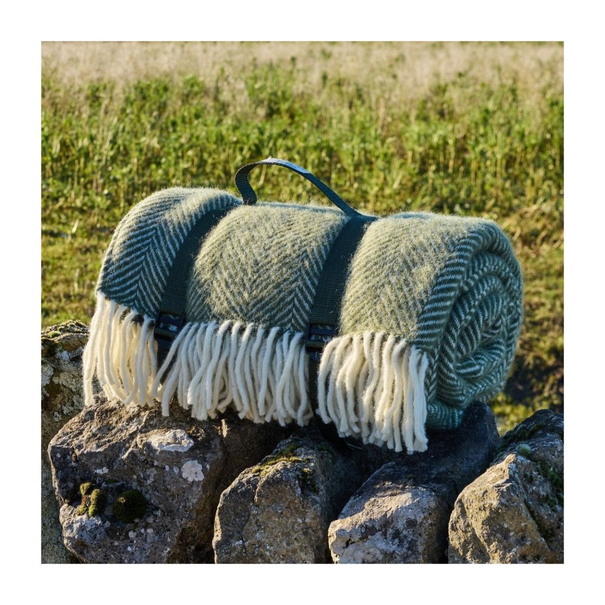 Mood Company - Picknickkleed Polo Visgraat Olive - Wol - Waterdicht - 150x183cm - Tweedmill - 5060958307731