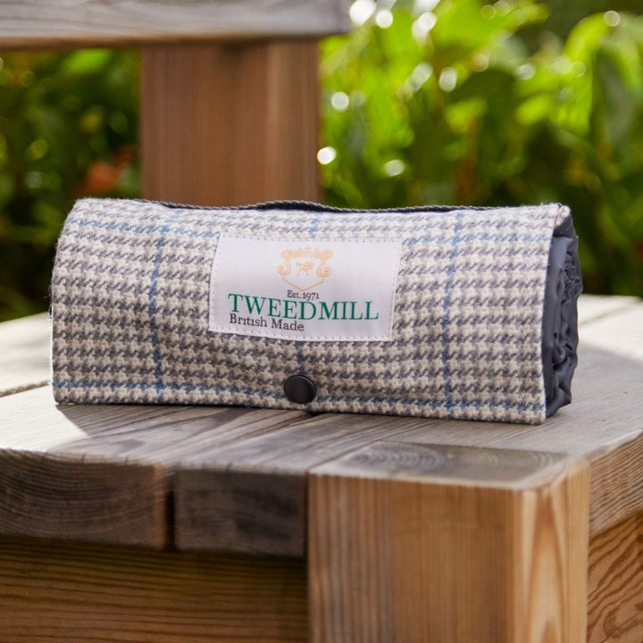 MoodCompanyNL - Picknickkleed Walker Geruit Tweed 389 Blauw - Tweed - Waterdicht - 66 × 98cm - Tweedmill - 5060958302637