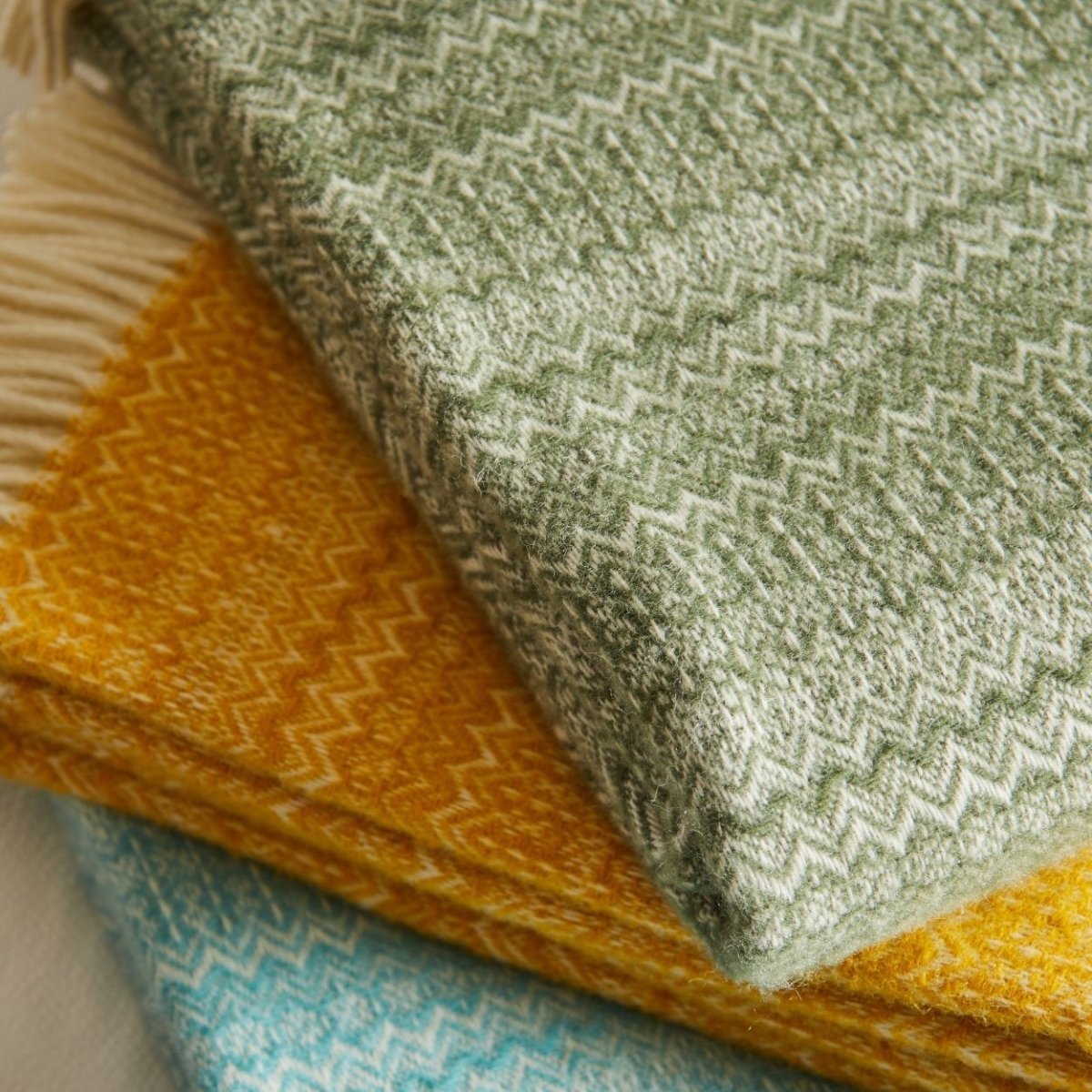 Mood Company - Plaid Fair Isle Saliegroen (Sage) - 150 x 200 - Nieuw Wol - Tweedmill UK - 5060958305508
