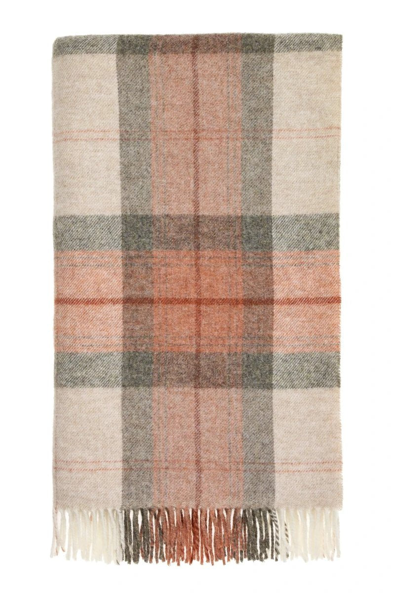 Plaid Skye Koraal Rood - Shetland Lamswol - 140x185 - Bronte by Moon Scotland by MoodCompanyNL