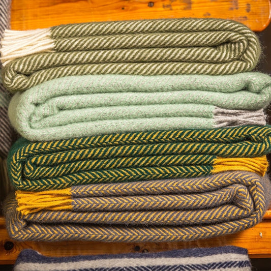 MoodCompanyNL - Plaid Visgraat Blauw en Mosterd geel - 150x183 - Nieuw Wol - Tweedmill UK - 5060445890814