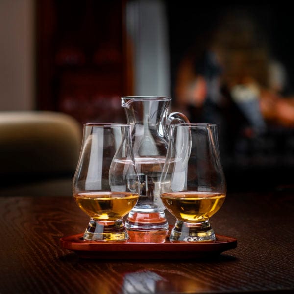 MoodCompanyNL - Proeverijset Dienblad met Waterkaraf en 2 Whiskyglazen - Glencairn Crystal Scotland - 8845130000980