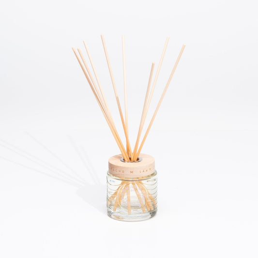 Mood Company - Reed Diffuser Chamomile & Cedar - Handgemaakt - 10 weken - Isle of Skye Candle Company - 