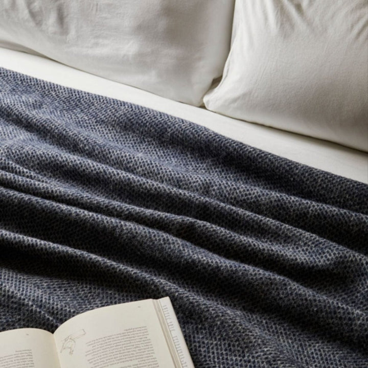 MoodCompanyNL - Sprei Beehive Marine Blauw met Grijs - 140x240 - Nieuw Wol - Tweedmill UK - 5060958301852