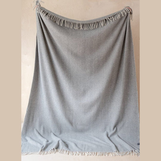 MoodCompanyNL - Sprei Visgraat Grijs (Charcoal Grey) - 175x250 - Gerecycled Wol - TBCo Scotland - 5055603536734