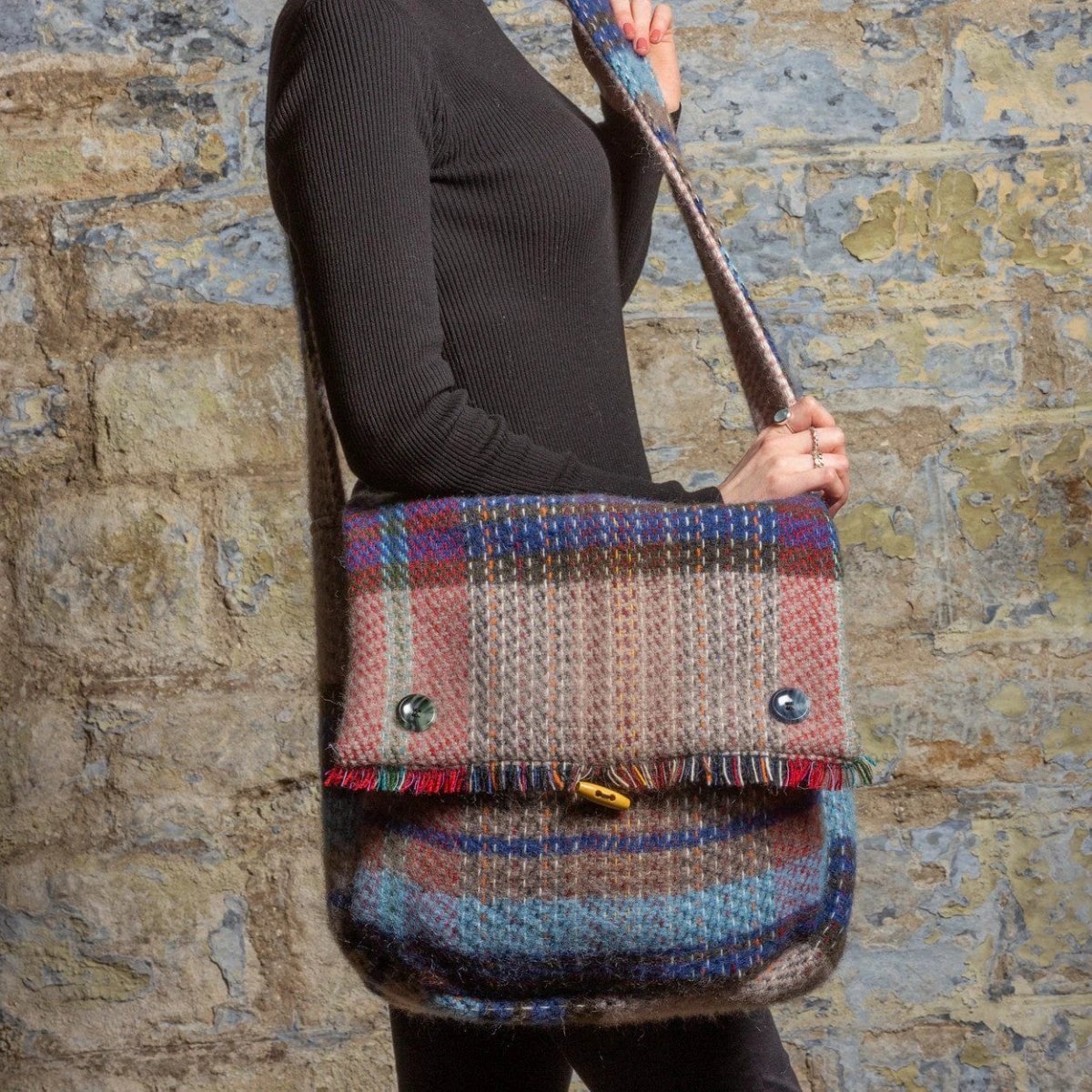 Unieke Schoudertas van gerecycled materiaal by MoodCompanyNL